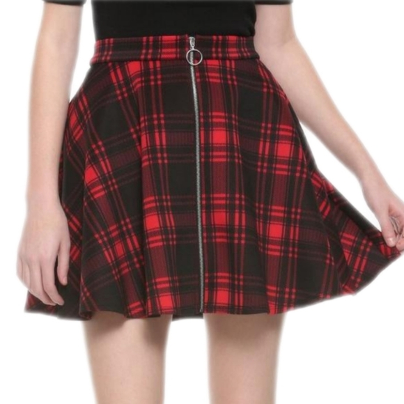 Hot Topic Dresses & Skirts - NWOT Hot Topic Red/Black Plaid Mini Skirt Size Small